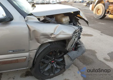 2002 Chevrolet Silverado 1500 Ls z USA, uszkodzony, nr VIN 2GCEC19T721171996